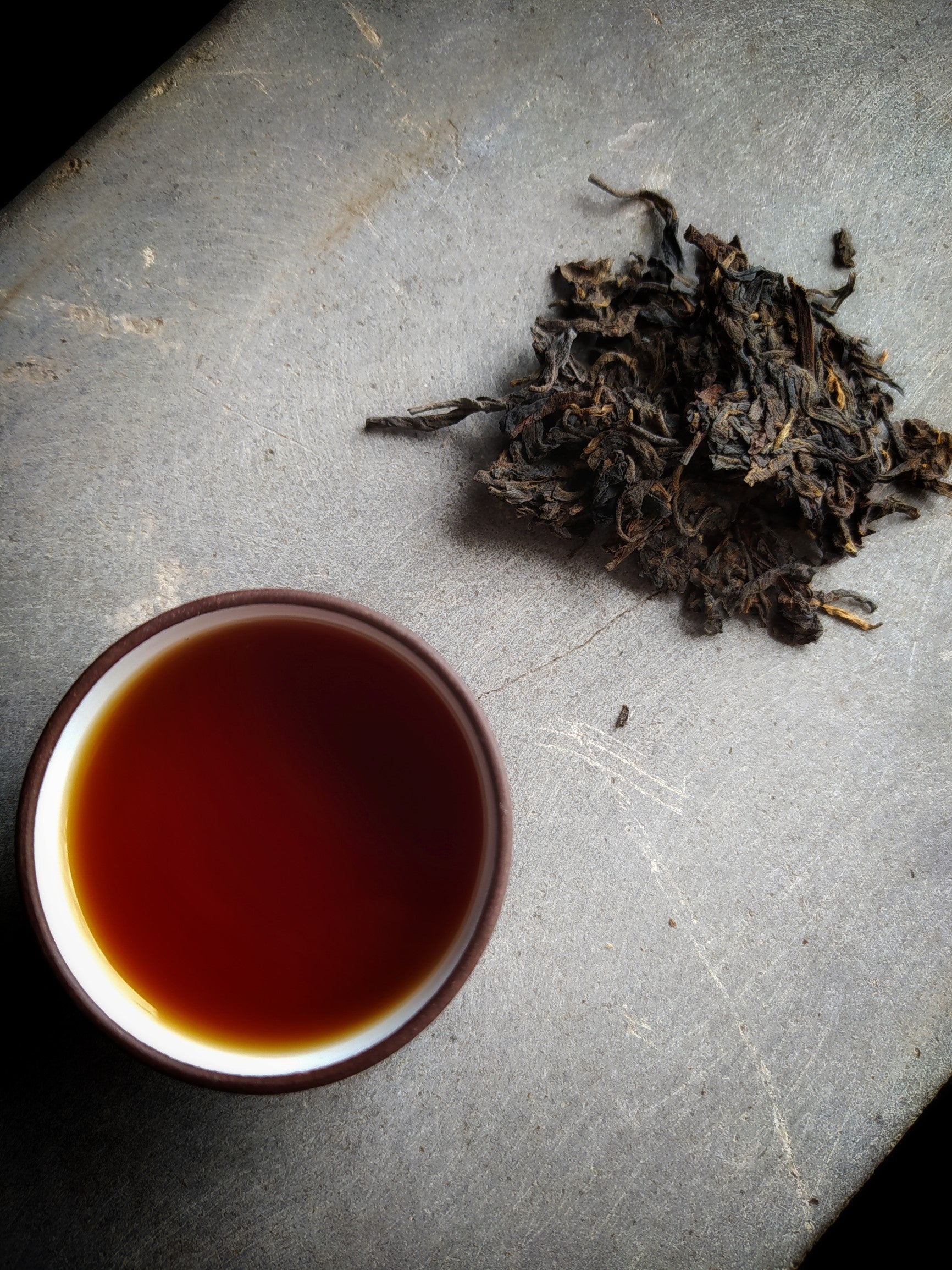 LANDSLIDE sheng pu-erh tea 2000 Bulang - brew